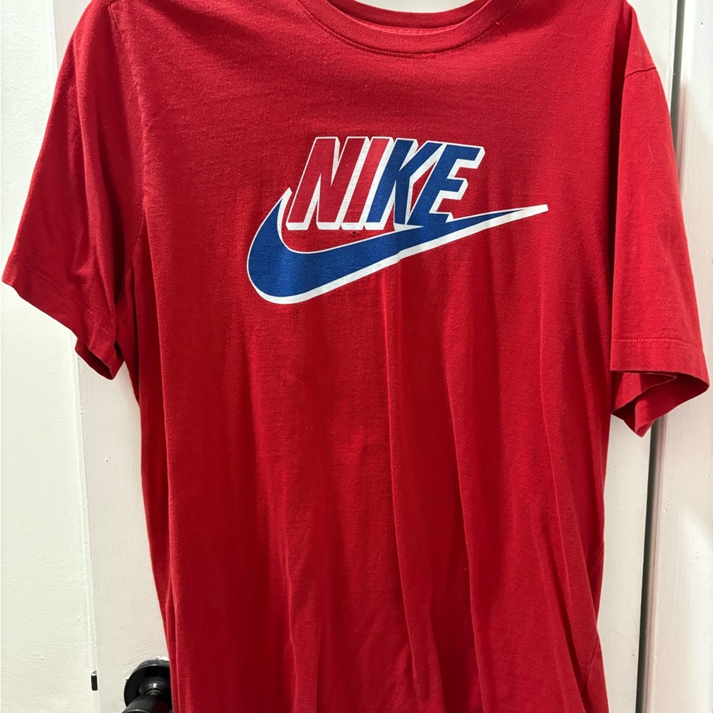 Nike Men's Red Short Sleeve Tee
